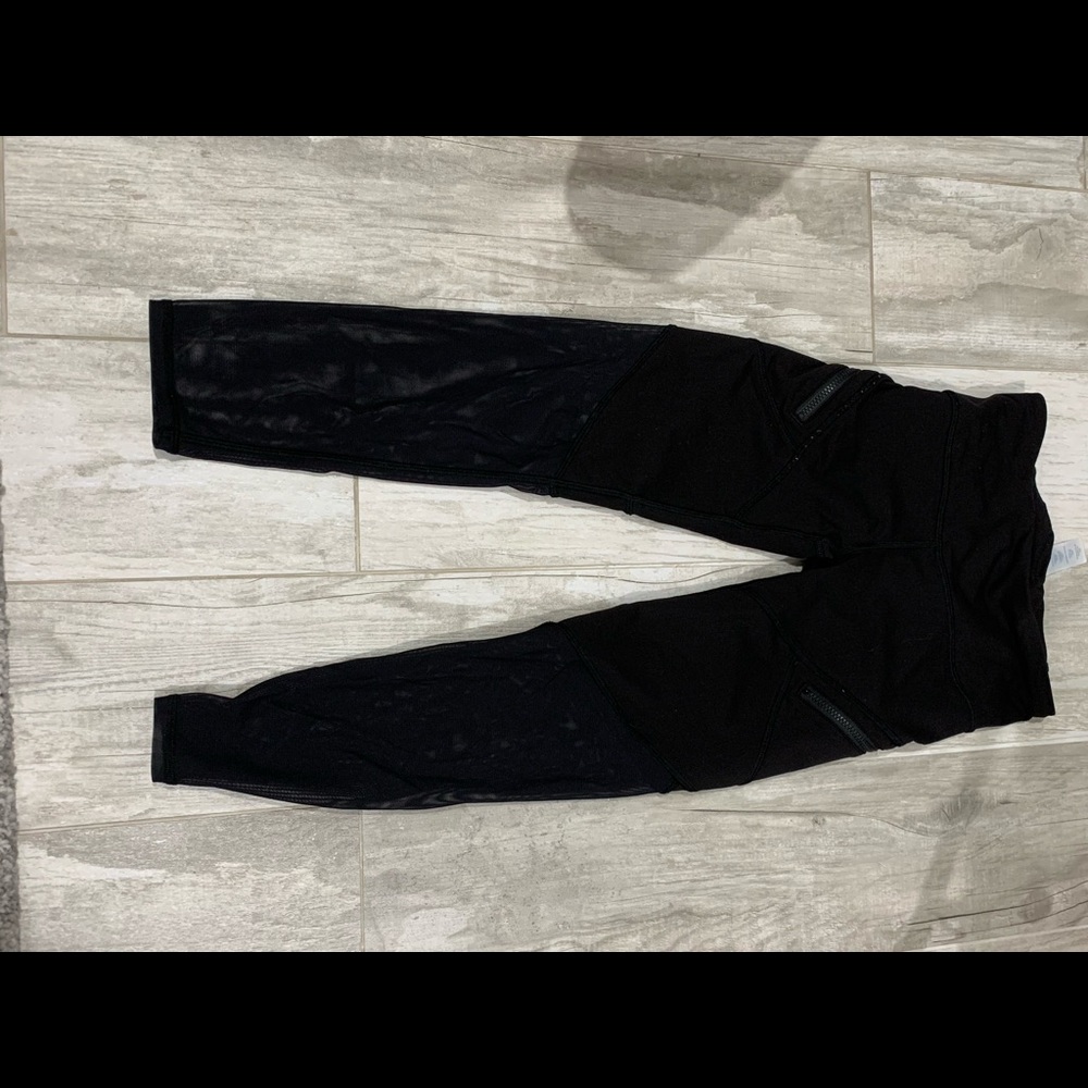 Lululemon Girls Ivivva pants in a size 8
